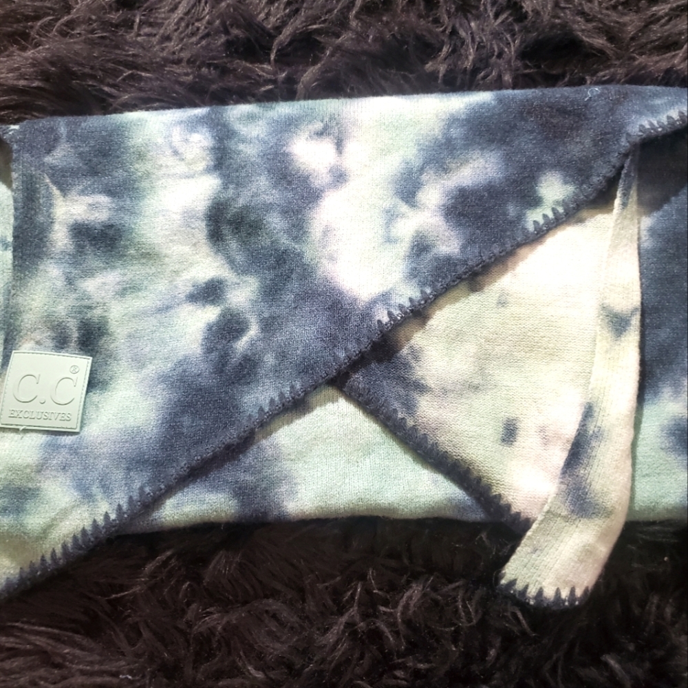 3/$10 Blue tie dye CC scarf oversized - Picture 1 of 2